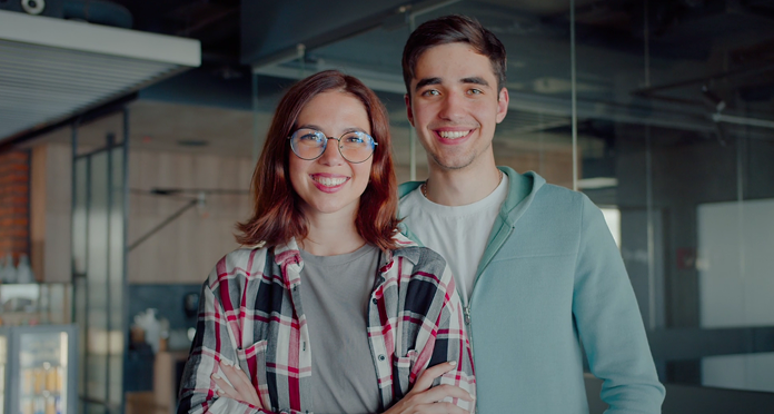 Pareja sonriendo